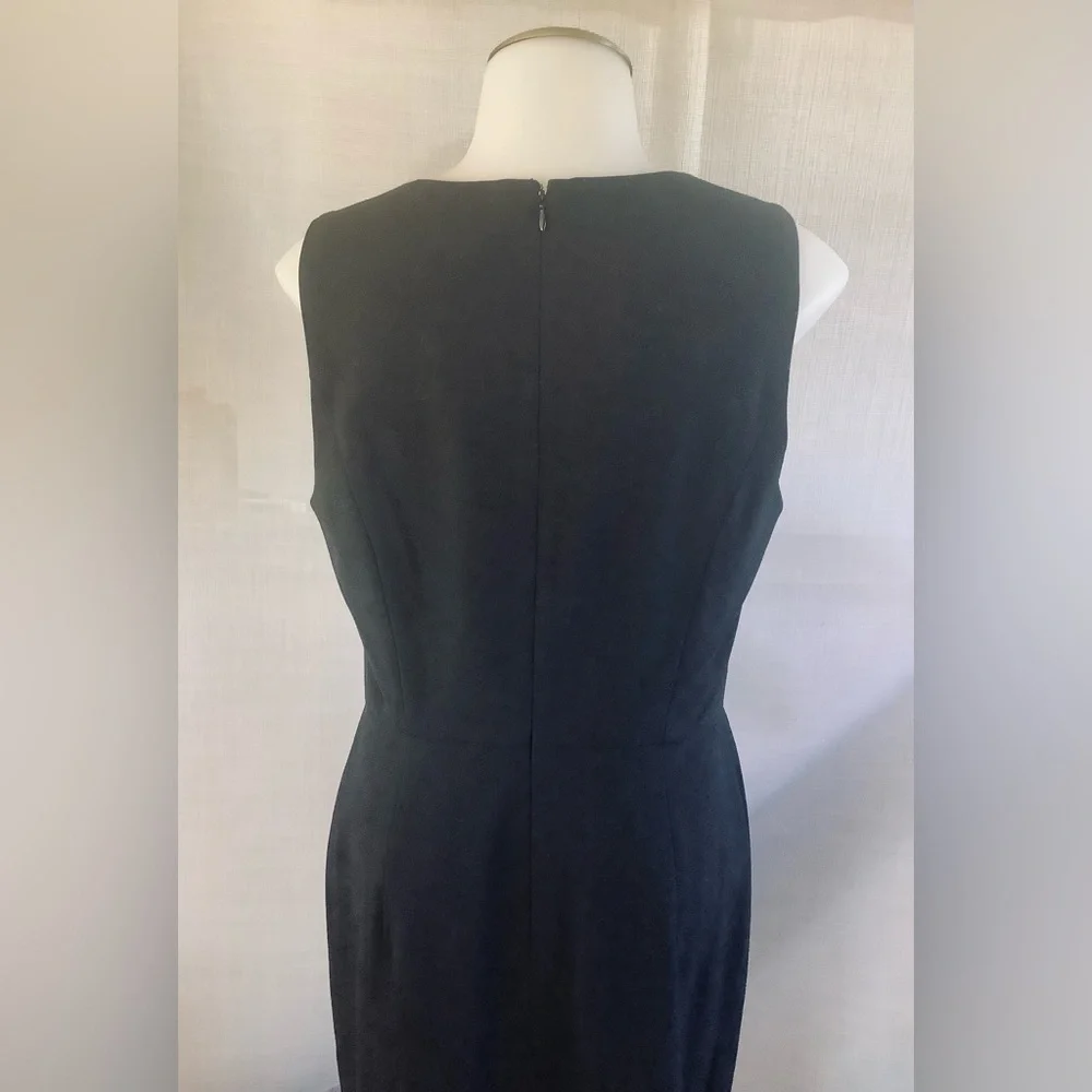 Size 4 Ann Taylor Sheath sleeveless V neck black dress shirt LBD - Picture 6 of 9
